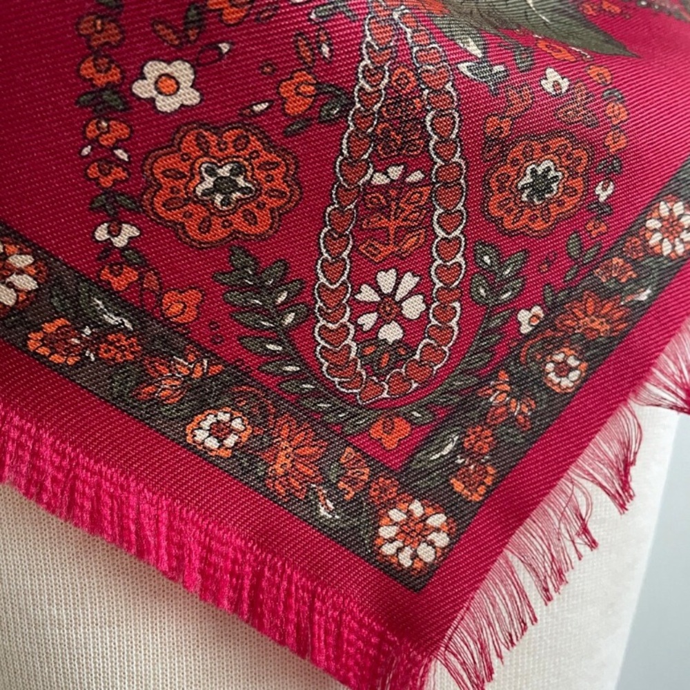 Chanel scarf - Picture 3 of 7